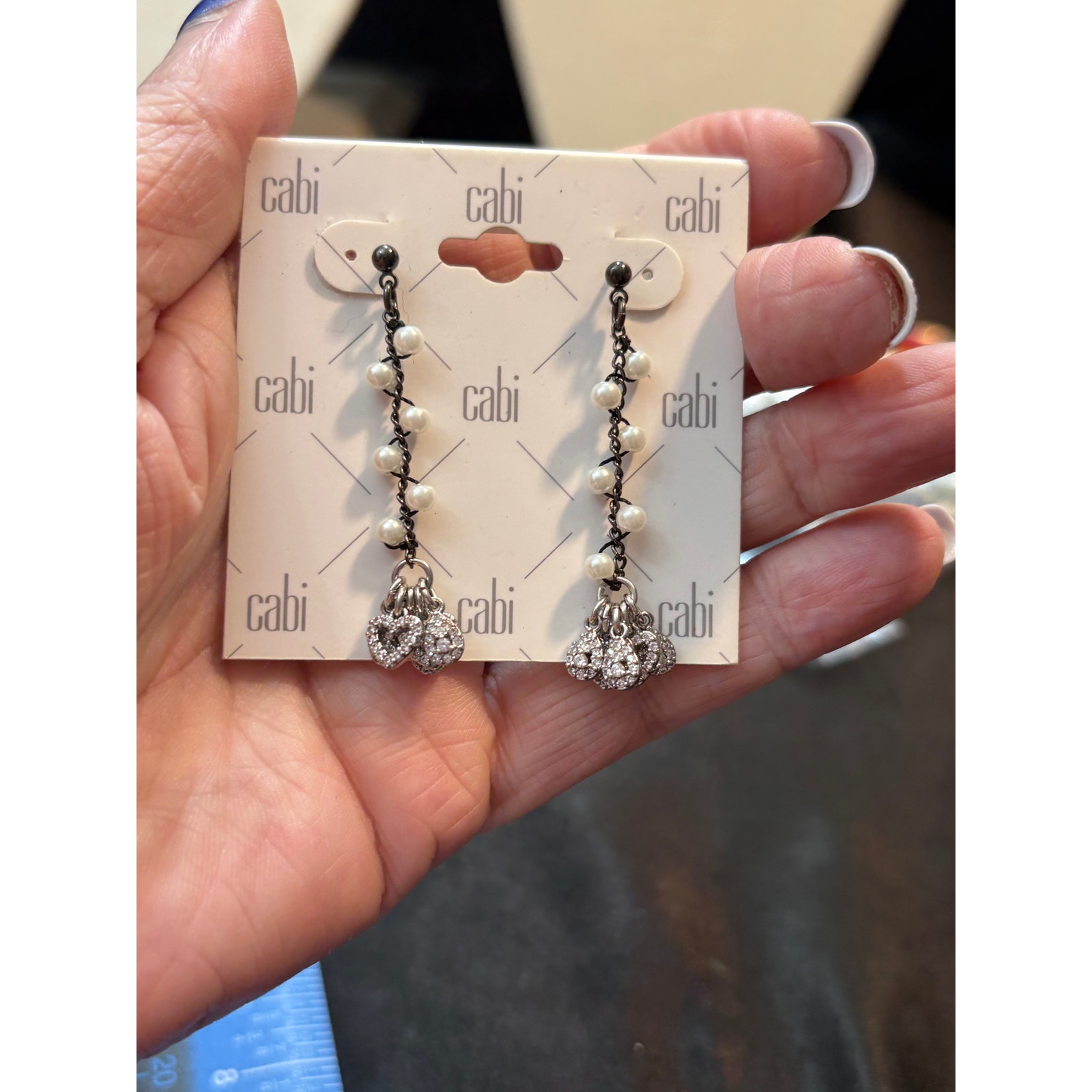 Cabi Pearl Charm Dangle Earrings 8g New With Card 39$